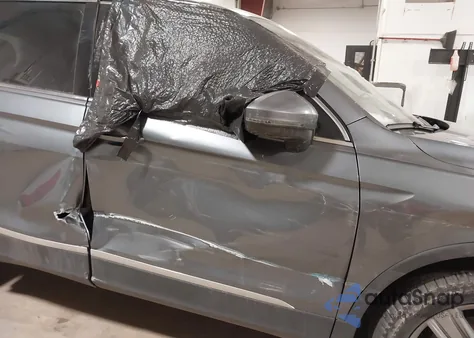 2021 Volkswagen Tiguan 2.0T Se/2.0T Se R-Line Black/2.0T Sel z USA, uszkodzony, nr VIN 3VV2B7AX9MM015933